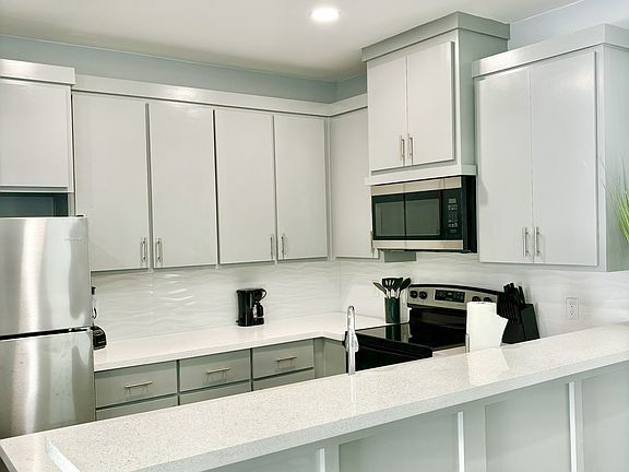 3rd image of 417 E Acacia St #1