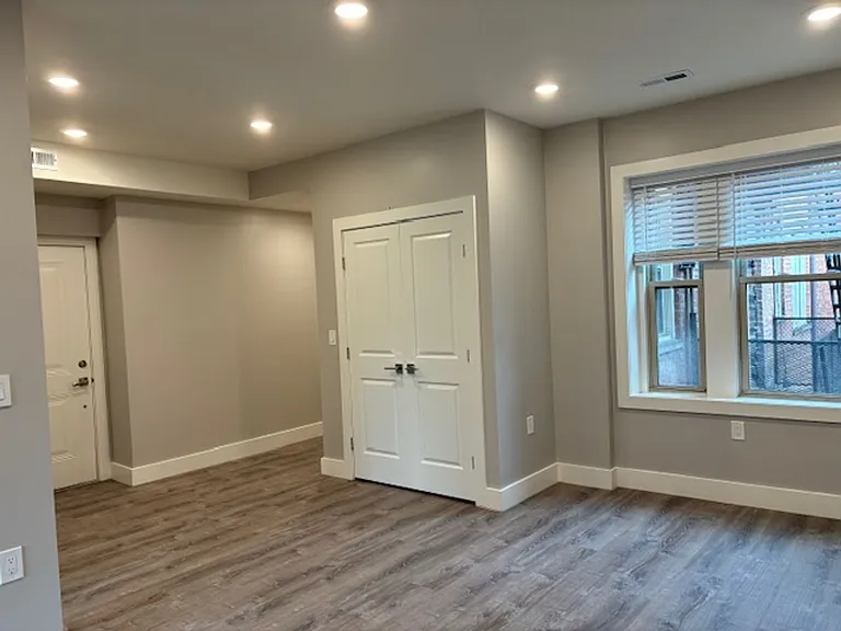 1825 Vernon St NW — Photo 1