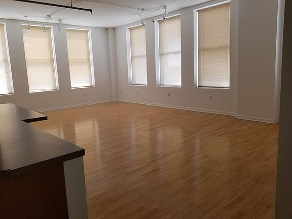 4th image of 1501 Locust St APT 807