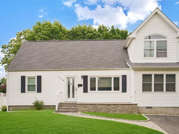 174 W 22nd Street, Deer Park, NY 11729