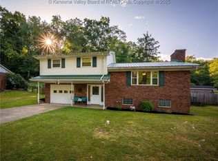 208 Brookhaven Dr, Nitro, WV