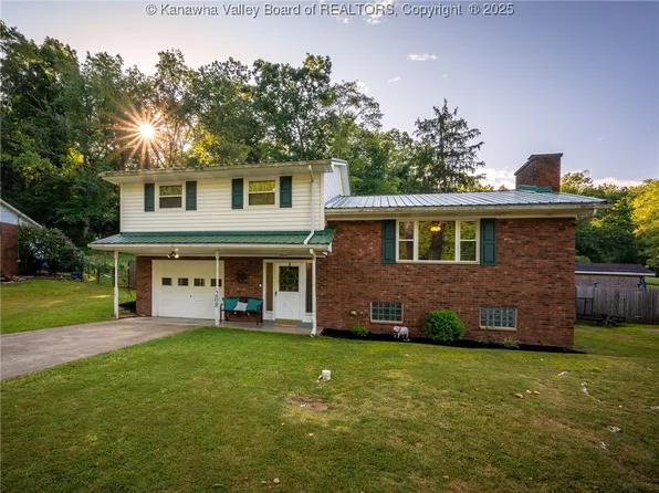 208 Brookhaven Dr, Nitro, WV 25143