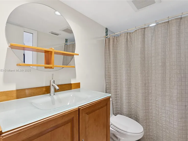 1160 Hillsboro Mile #901 — Photo 15