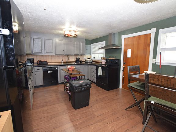 4th image of 1326 Grove St