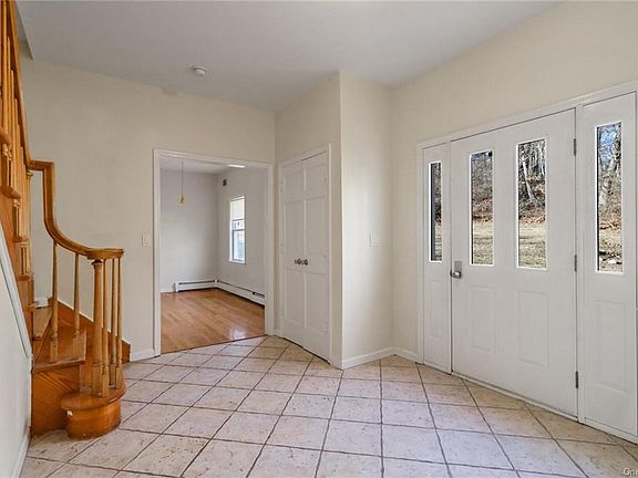 3rd image of 7 Valerie Dr