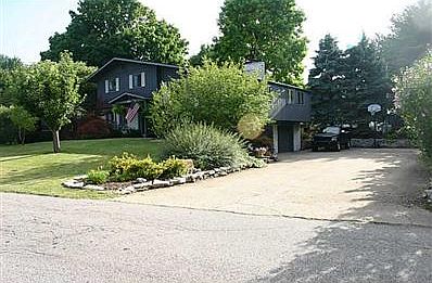 4th image of 614 Hillcrest Ln