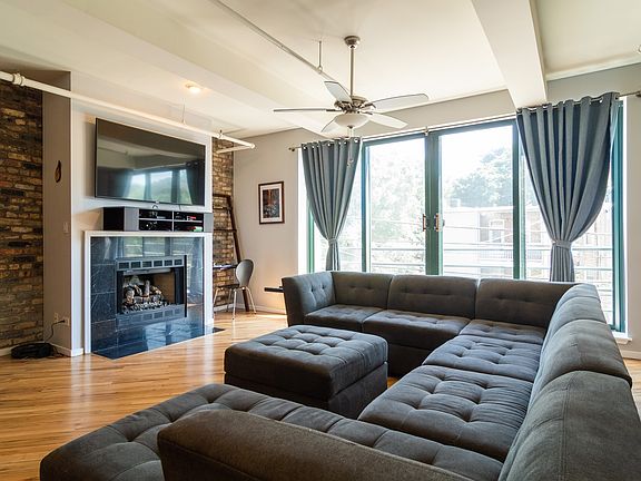 2nd image of 2011 W Belmont Ave APT 211