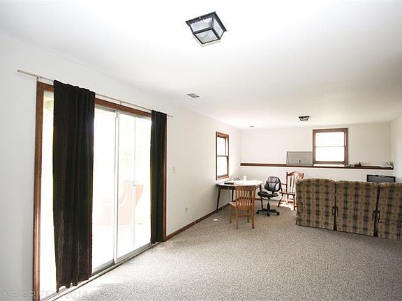 5th image of 3950 Camelot Dr SE