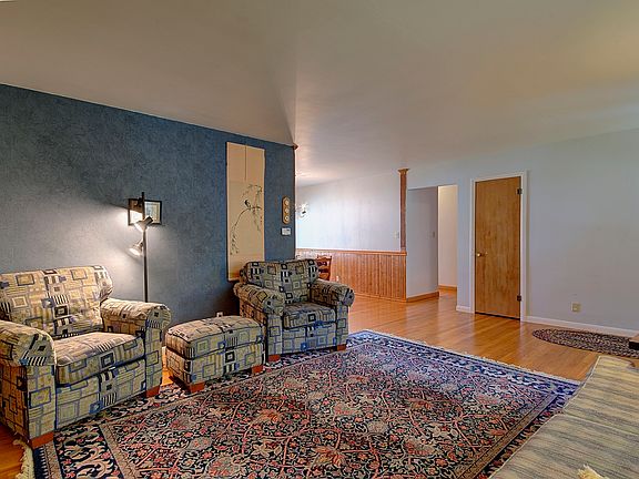 4th image of 315 Hillside Pl