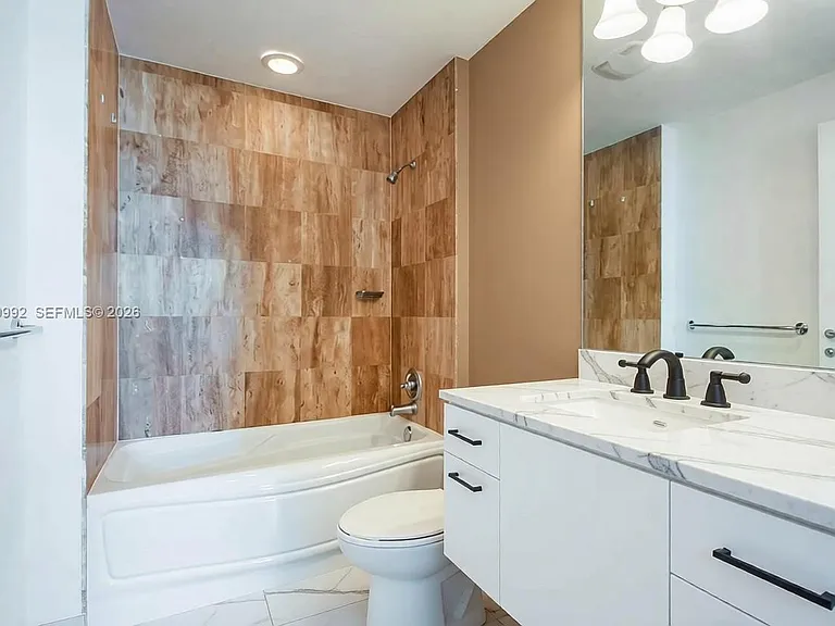 300 S Biscayne Blvd #0 — Photo 4