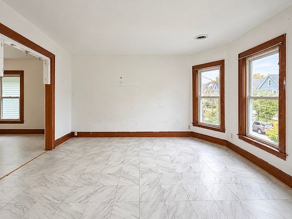 4th image of 91 Howell St #2