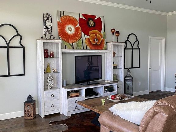 2nd image of 3850 Carrera Ln