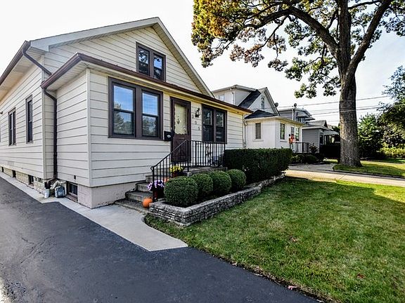 3rd image of 305 Ashland Ave