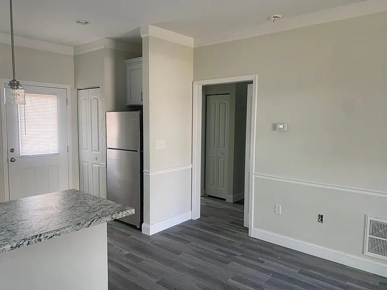 47 25th St SE — Photo 5