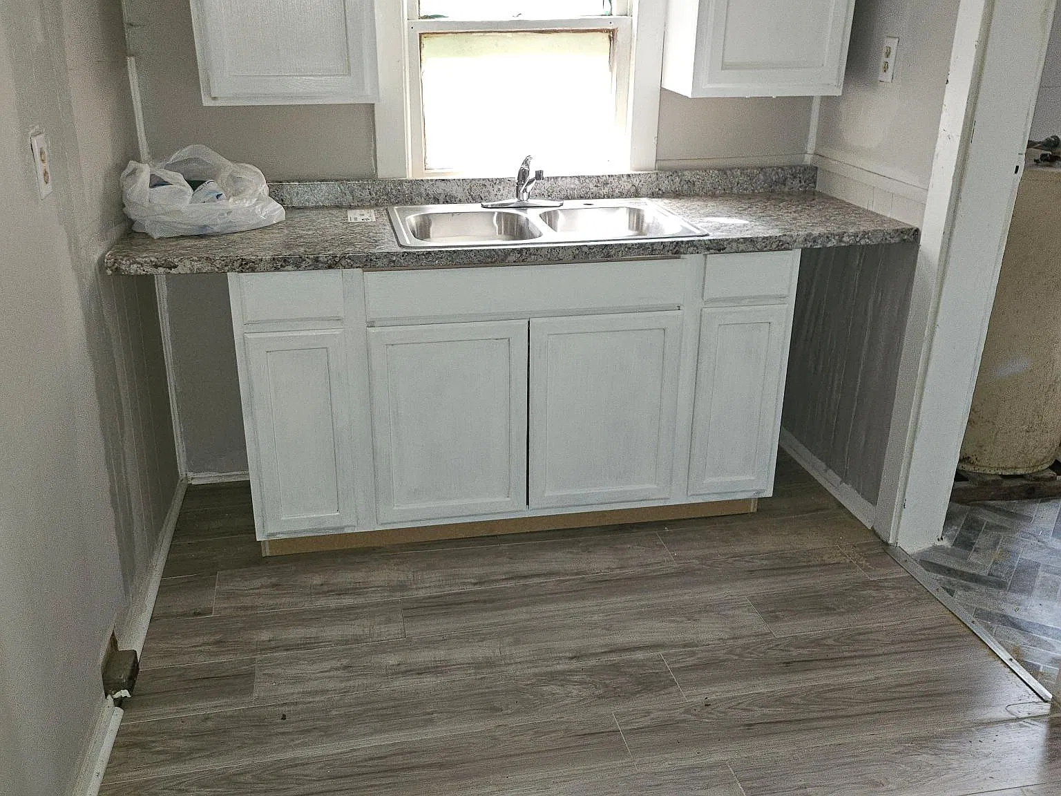 3 bed, 895 sqft, $985 — Photo 2