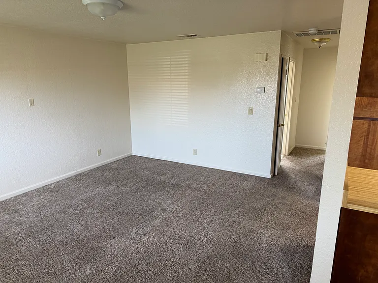 3604 Hemlock Ave — Photo 2
