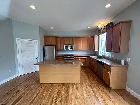 3rd image of 1 12th St #1