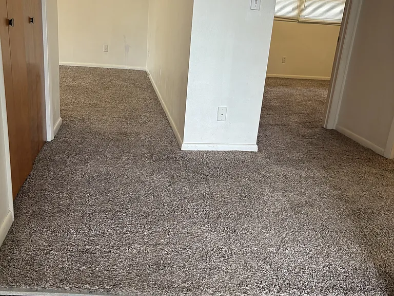 408 Amherst Dr — Photo 3