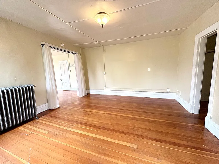 New York Apartments — Photo 21