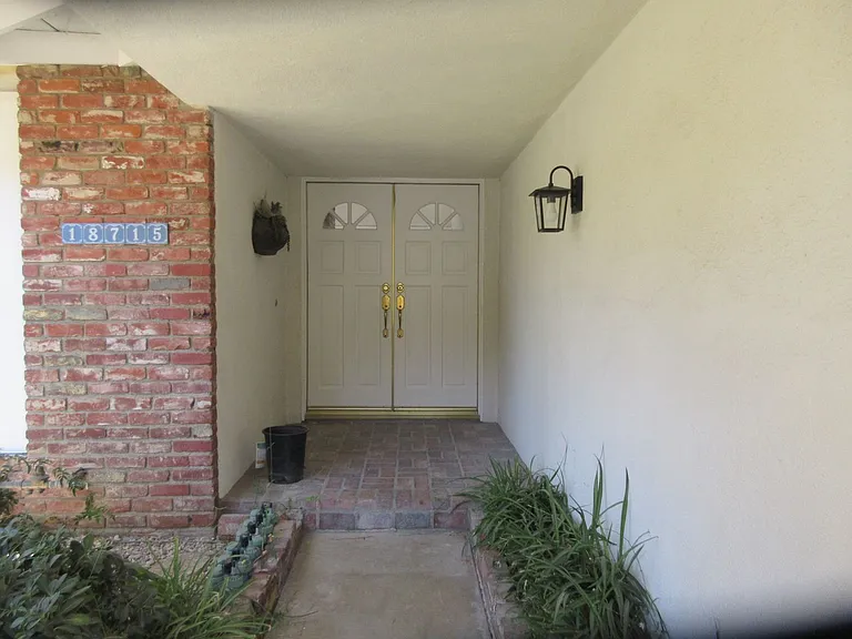 18715 Braemore Rd — Photo 2
