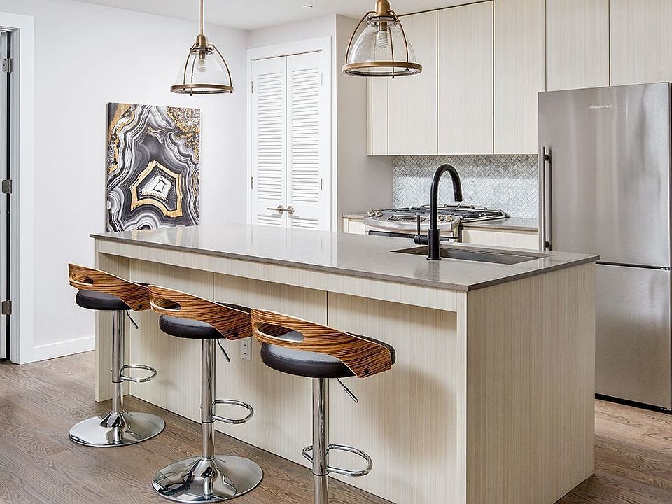 1st image of 10 Saint Pauls Pl APT 1C