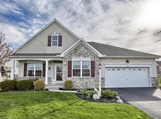 2 Bloomfield Dr, Ephrata, PA 17522