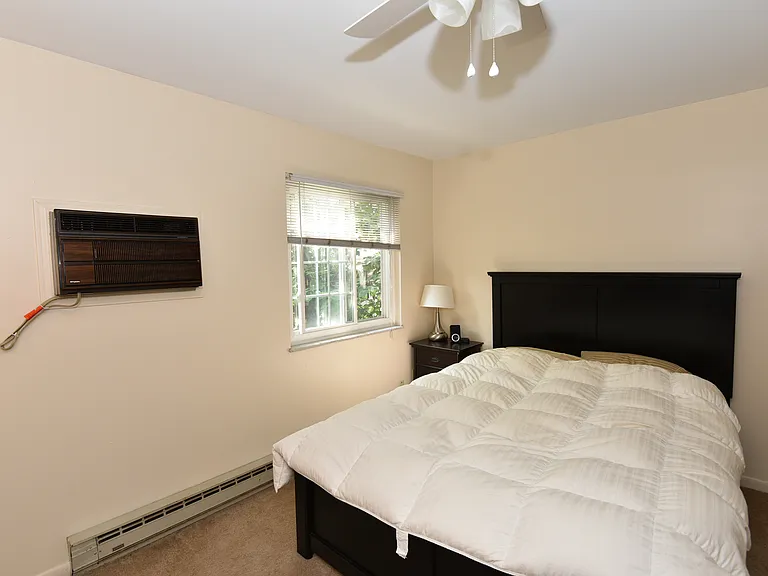 808 E Hunter — Photo 13