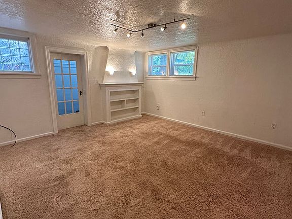 5th image of 109 Yellowstone Ave #107