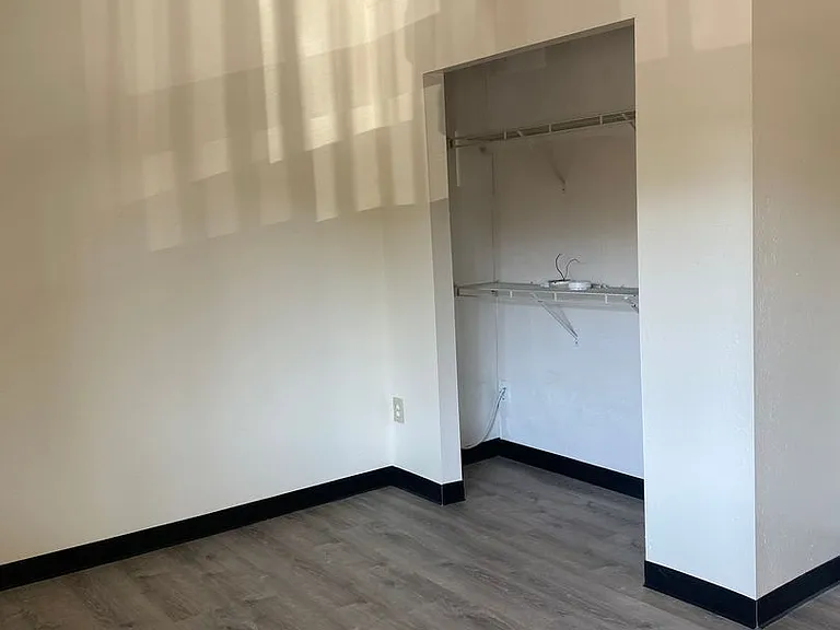 200 Connell Ave — Photo 13