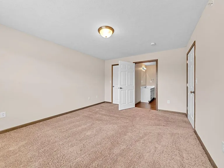 Hutchison Place Apartments — Photo 17