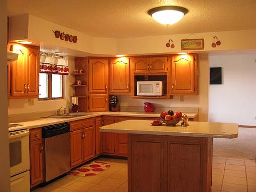 5th image of 481 Clarendon Ave