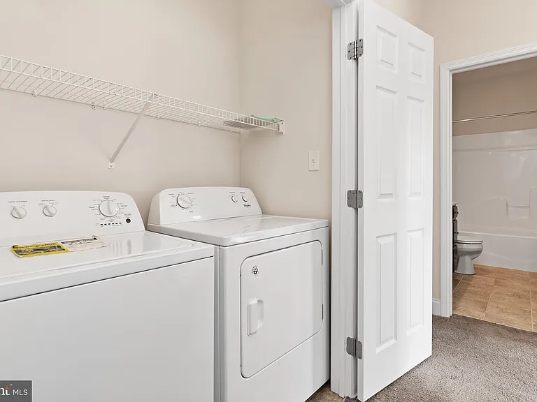 1323 Saxton Way — Photo 22