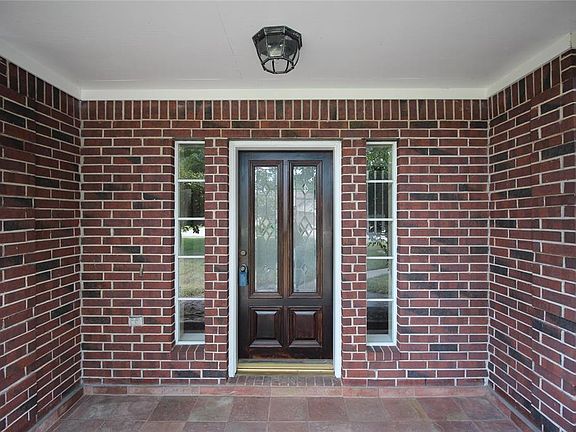 2nd image of 3327 Pine Chase Dr