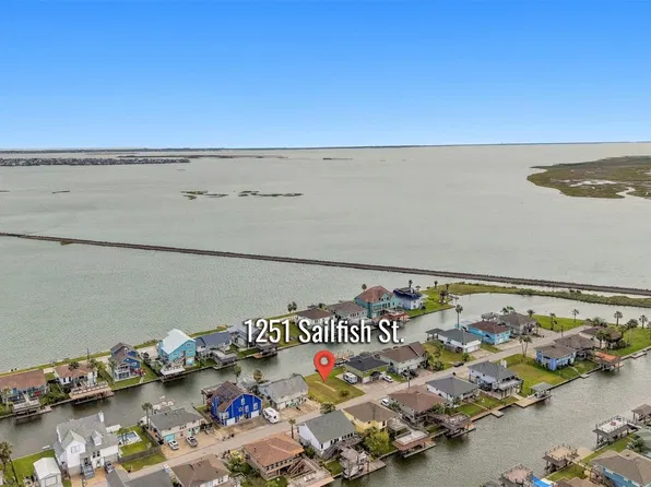 1251 Sailfish St, Hitchcock, TX 77563