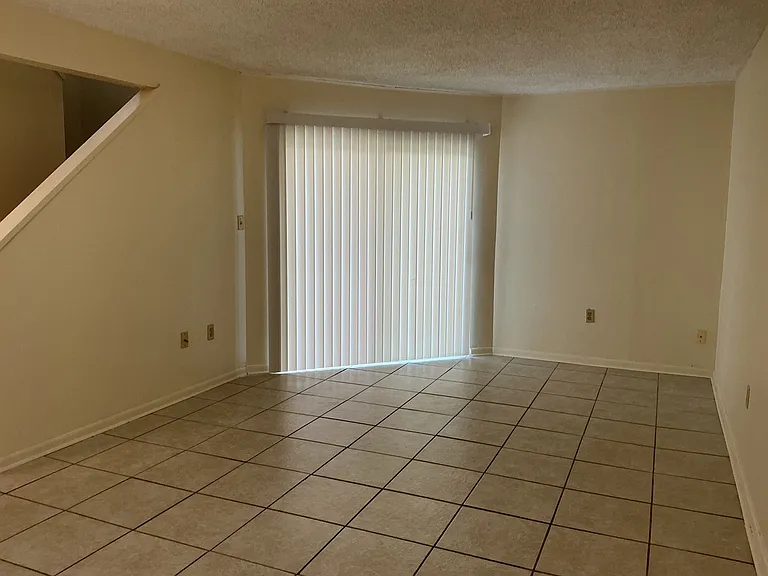 411 E Park St — Photo 3
