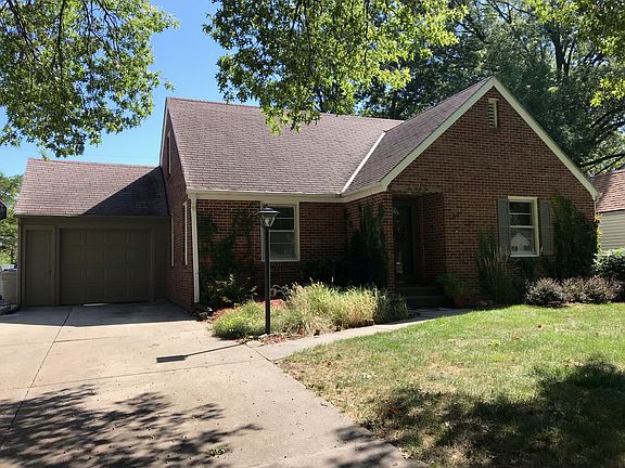 View of attached garage2