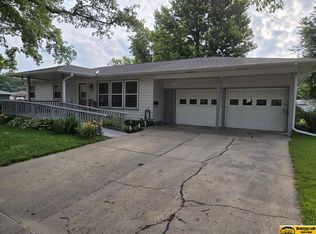 910 N 18th St, Beatrice, NE 68310