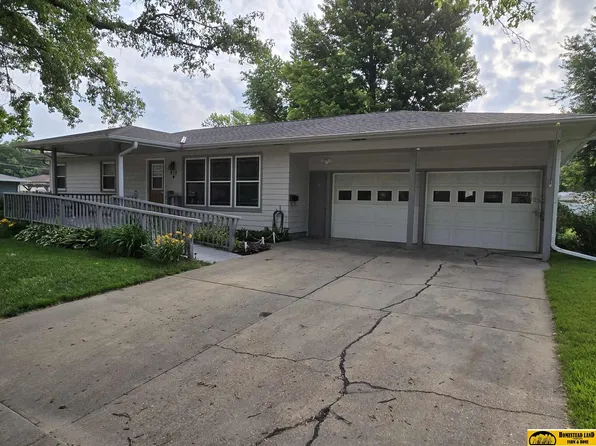 910 N 18th St, Beatrice, NE 68310