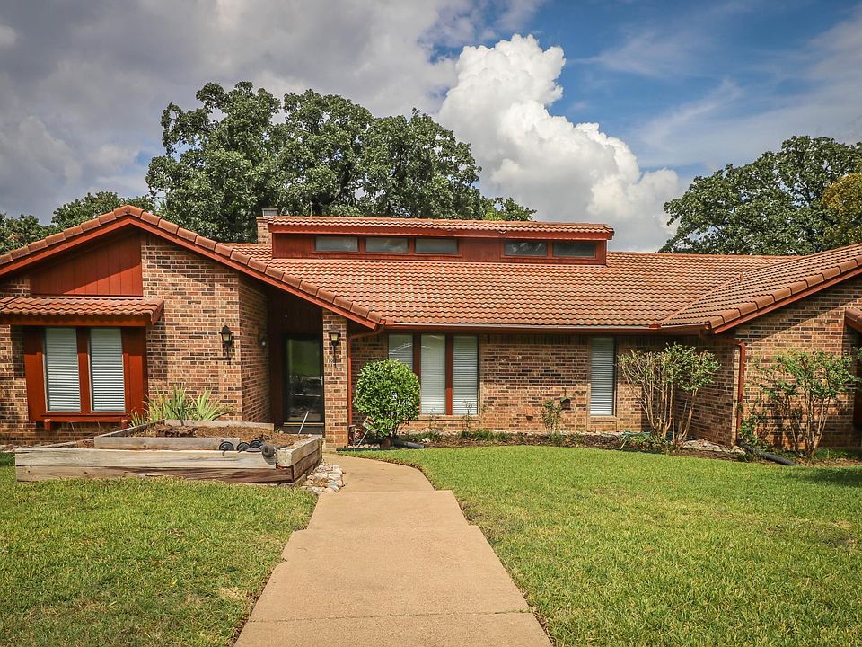 1st image of 821 High Woods Trl