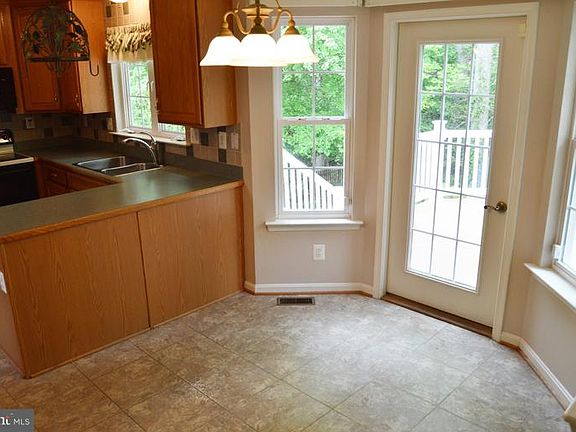 5th image of 111 Discovery Ct