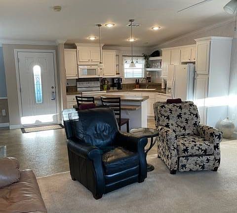 2nd image of 371 Justin Ave
