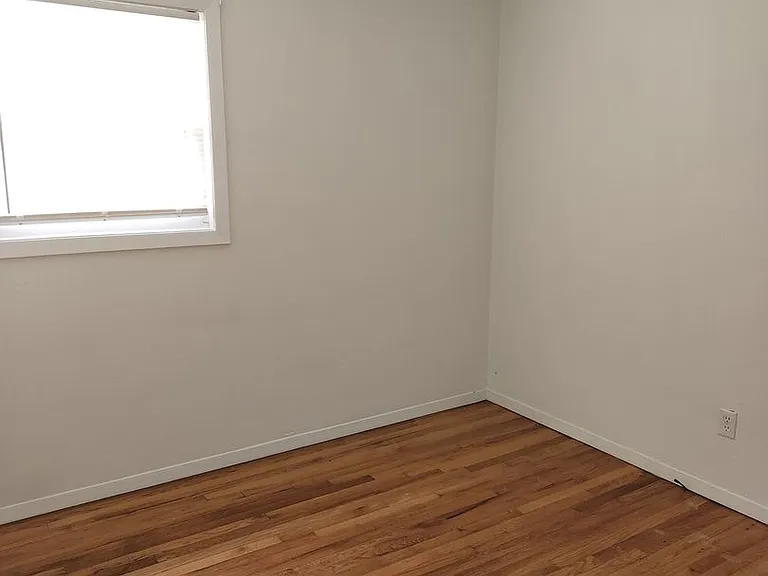 2236 Corbett Ave — Photo 3