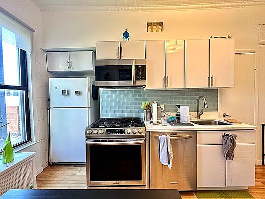 2nd image of 582 7th Ave APT 1L
