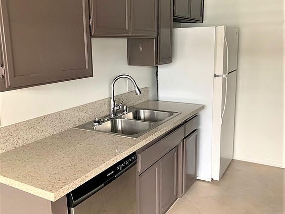 5th image of 3603 Vinton Ave #103