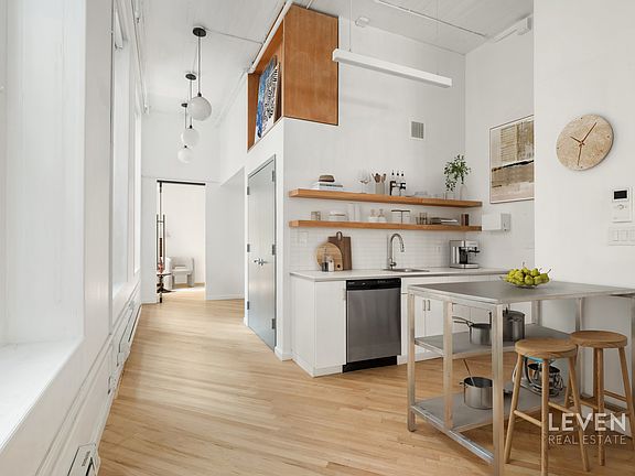 3rd image of 95 Grand St APT 2