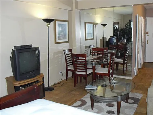 Rented by RELO REDAC INC. | media 6