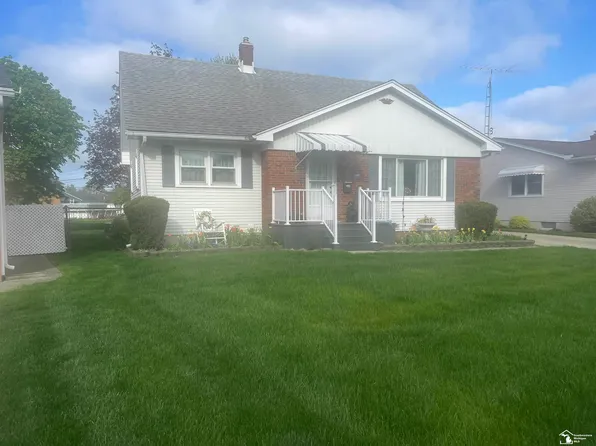 1107 McCormick Dr, Monroe, MI 48162