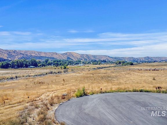 5th image of 405 Saddle Ln