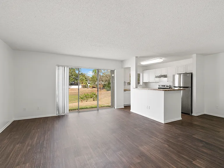 Metro Village Apartments — Photo 25