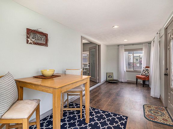 5th image of 208 Franklin St